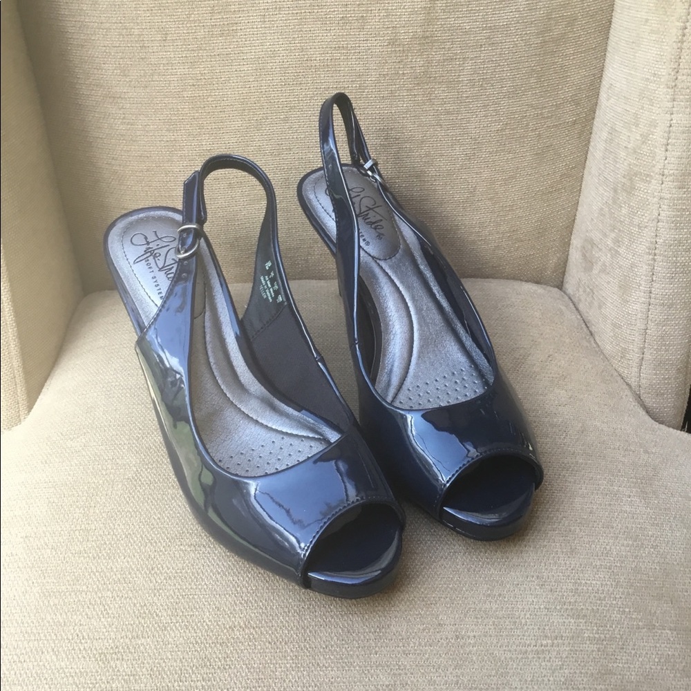 Life Stride Navy Peep Toe